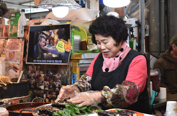 Exploring Gwangjang Market: A Traditional Korean Street Food Experience